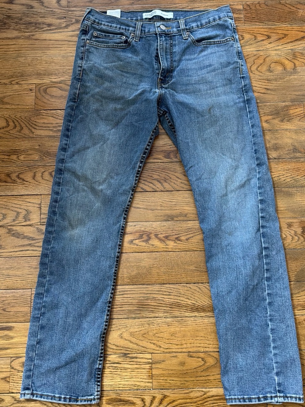 Signature Slim Straight Men's Jeans in Medium Blue - Classic Casual Style